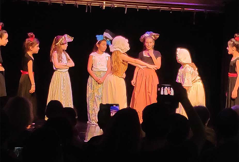 Theatre Enfants de la Companie des Sais